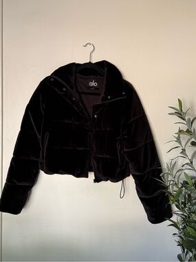 AL0 Yoga Black Cropped Velvet Puffer Jacket